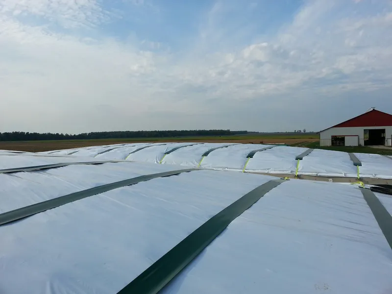 MegaPlastPower Zwart-Wit op kuil in Canada - VisscherHolland