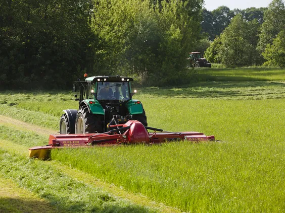 Trekker met maaier - VisscherHolland